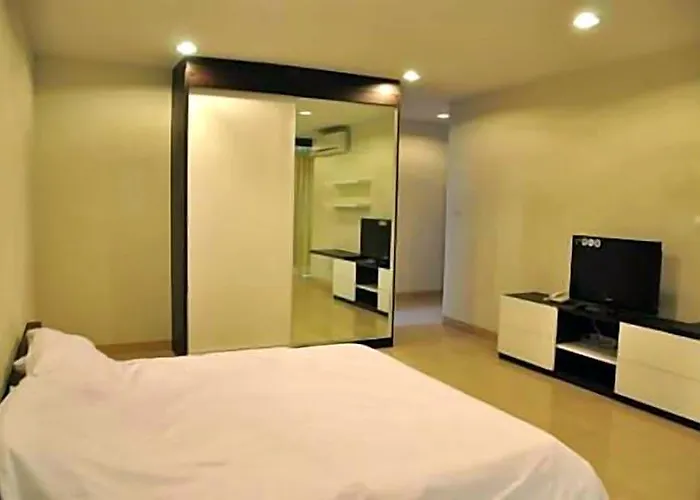 Tongtip Place Bangkok