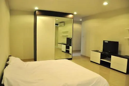 Tongtip Place Aparthotel 3*