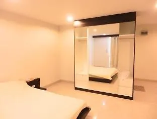 Tongtip Place Hotel apartamentowy